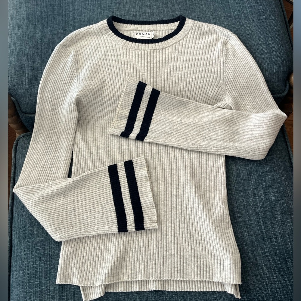 Frame XS bell sleeve shirt gris with navy stripe